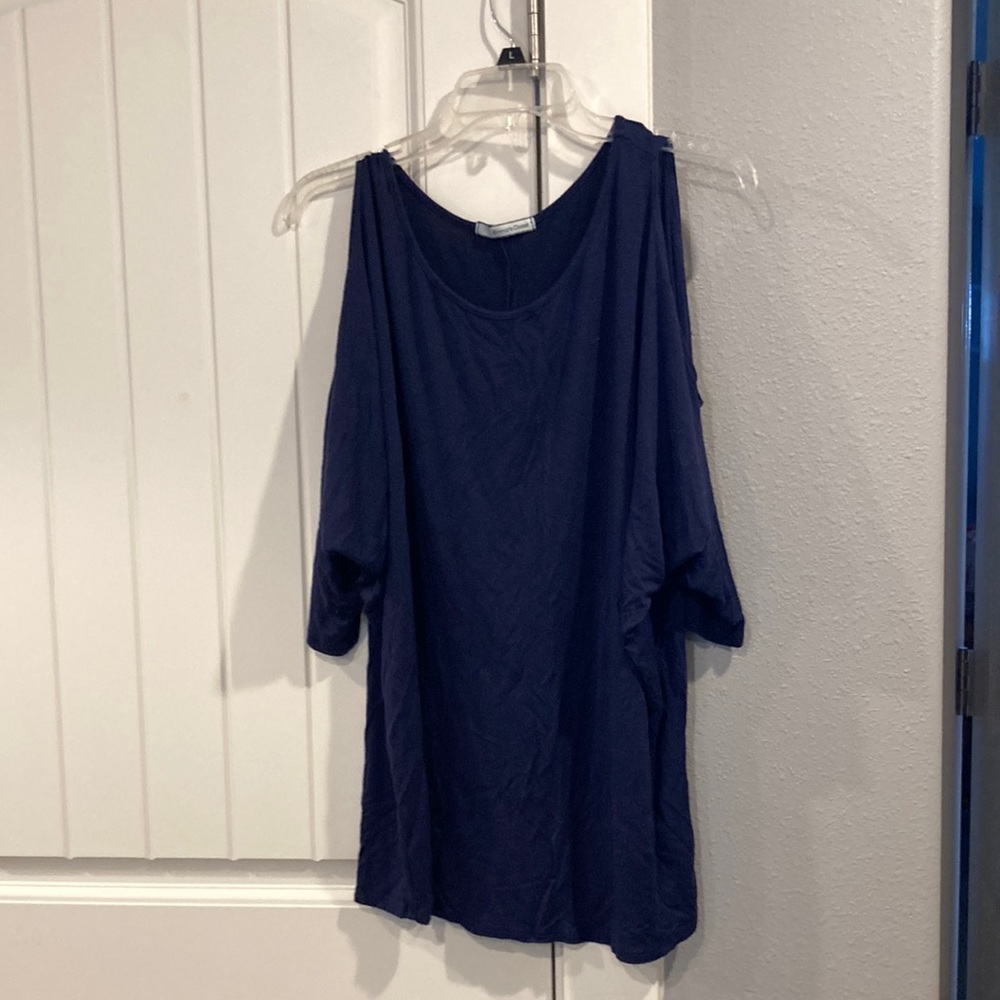 Navy cold shoulder xl top - Picture 1 of 4